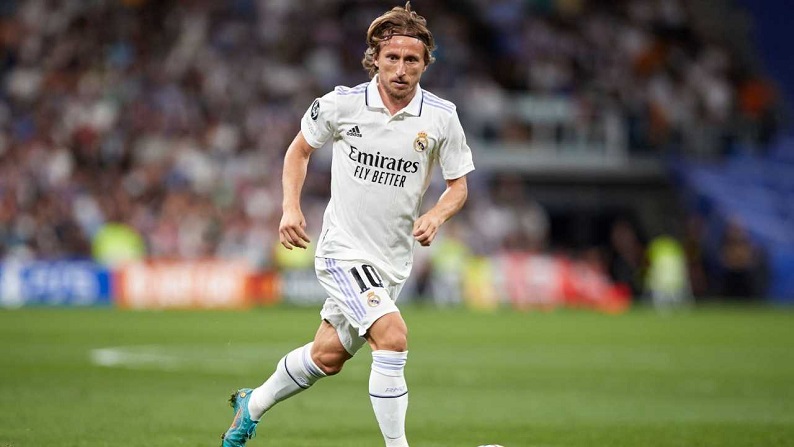 39-vuotias Luka Modrić heittää maailmanluokan maalin